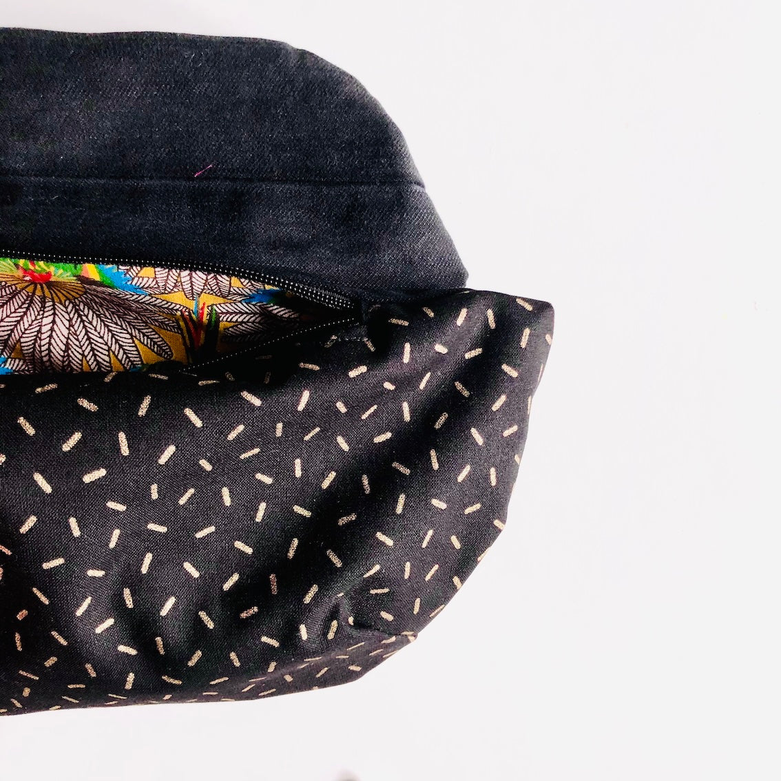 PIOLOU Le Sac Banane La banane enduite noire dorée PM