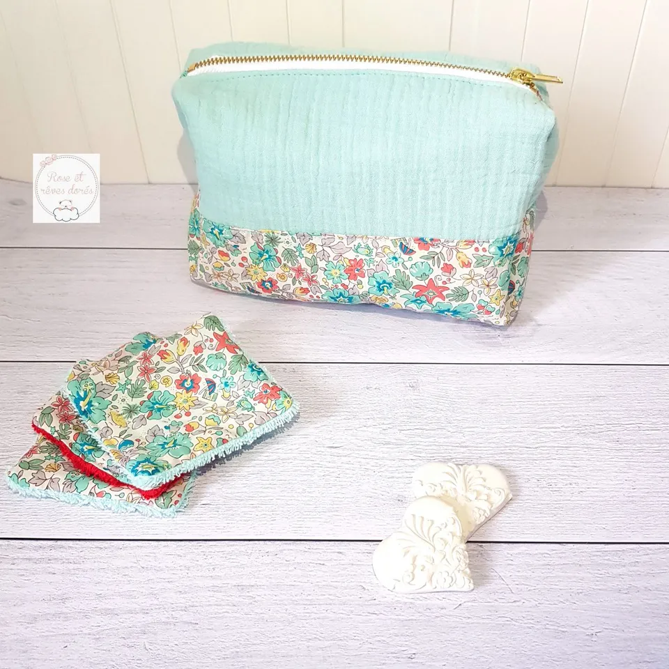 Rose et rêves dorés Trousses de toilette Trousse de toilette Flora
