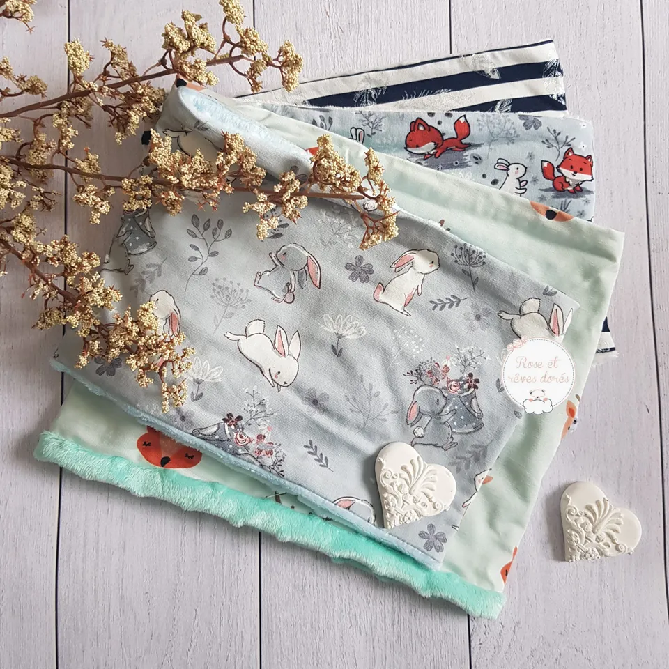 Rose et rêves dorés Créations sur-mesure snood personnalisé