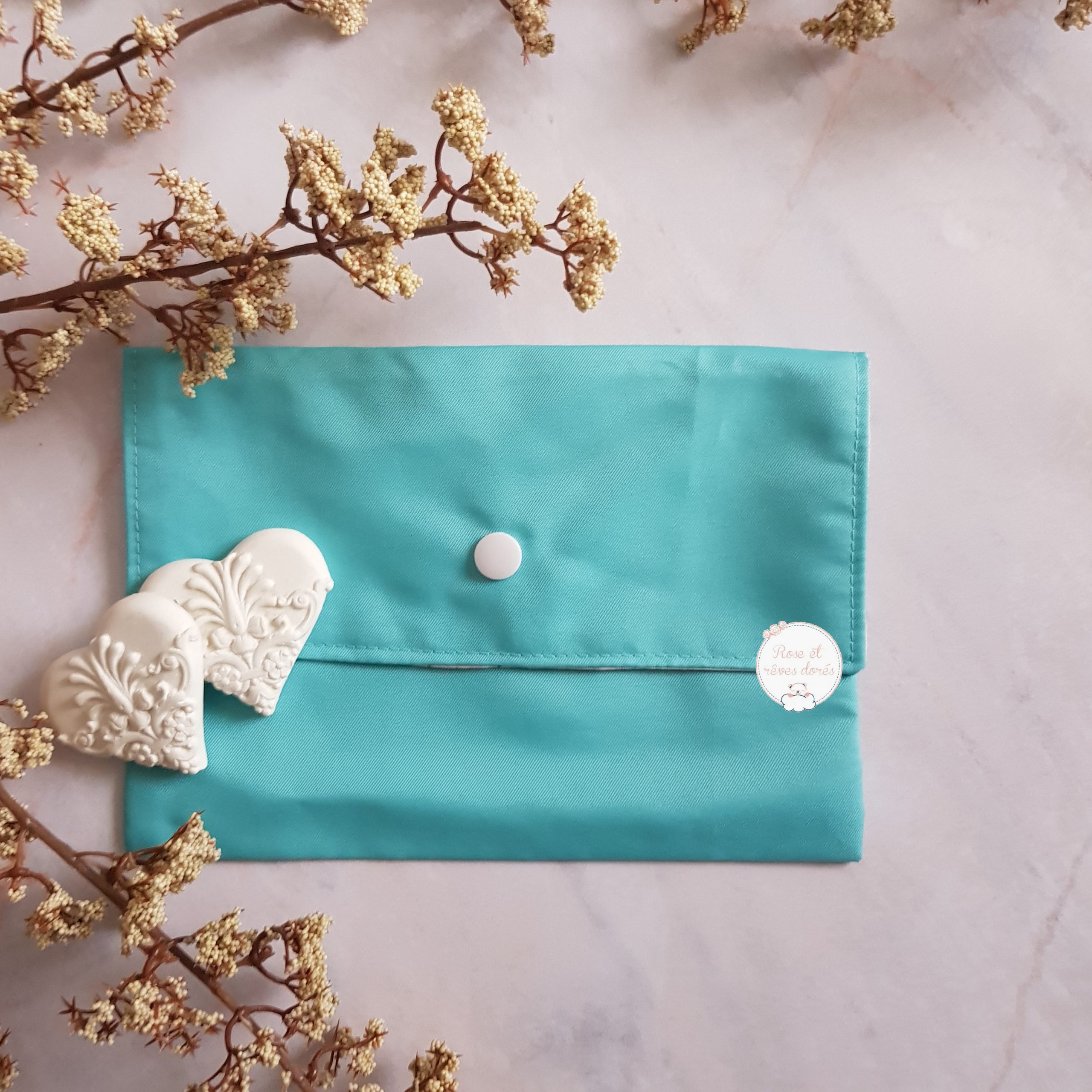 Rose et rêves dorés Créations sur-mesure Pochette personnalisée