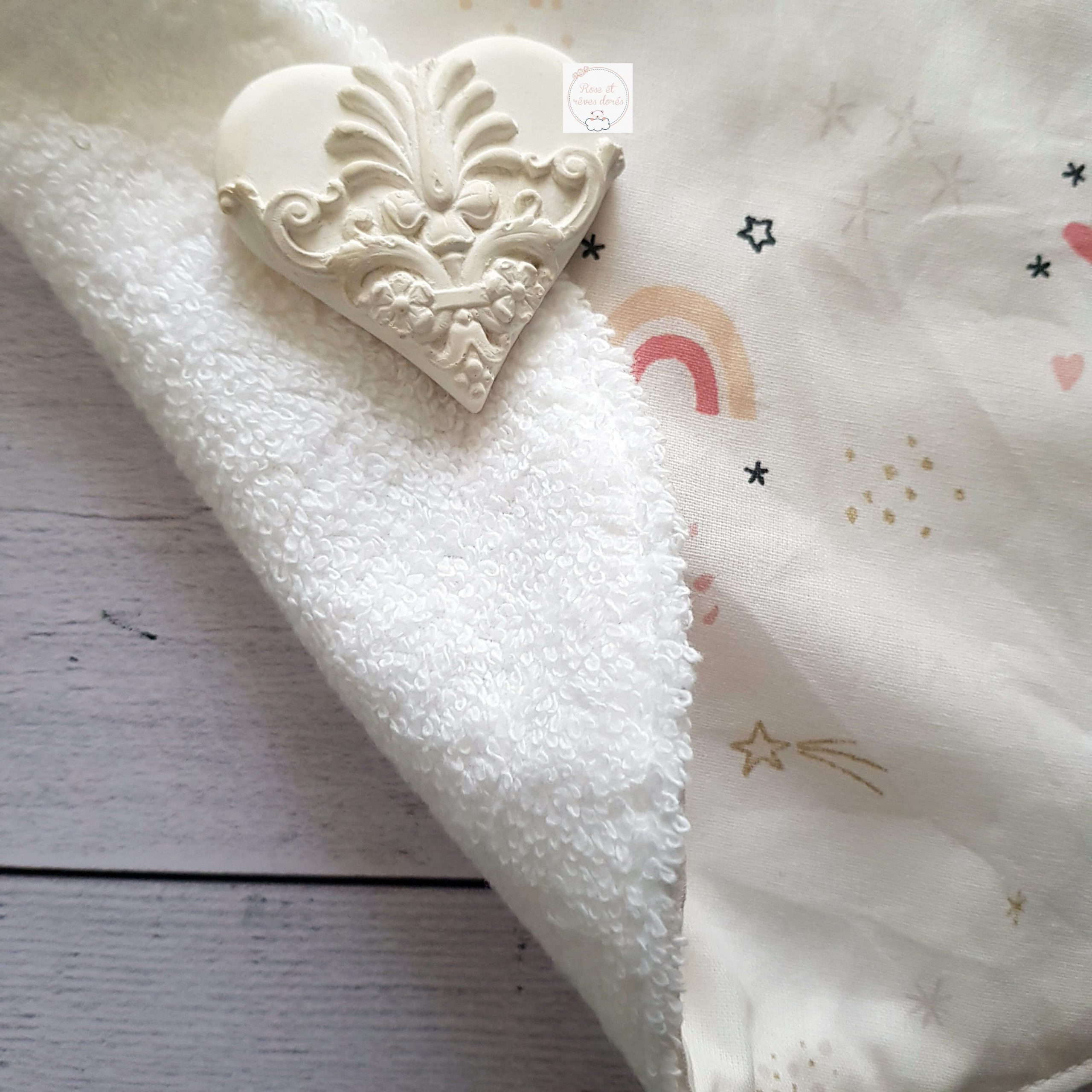Rose et rêves dorés Bavoirs douces fleurs pour bébé absorbant
