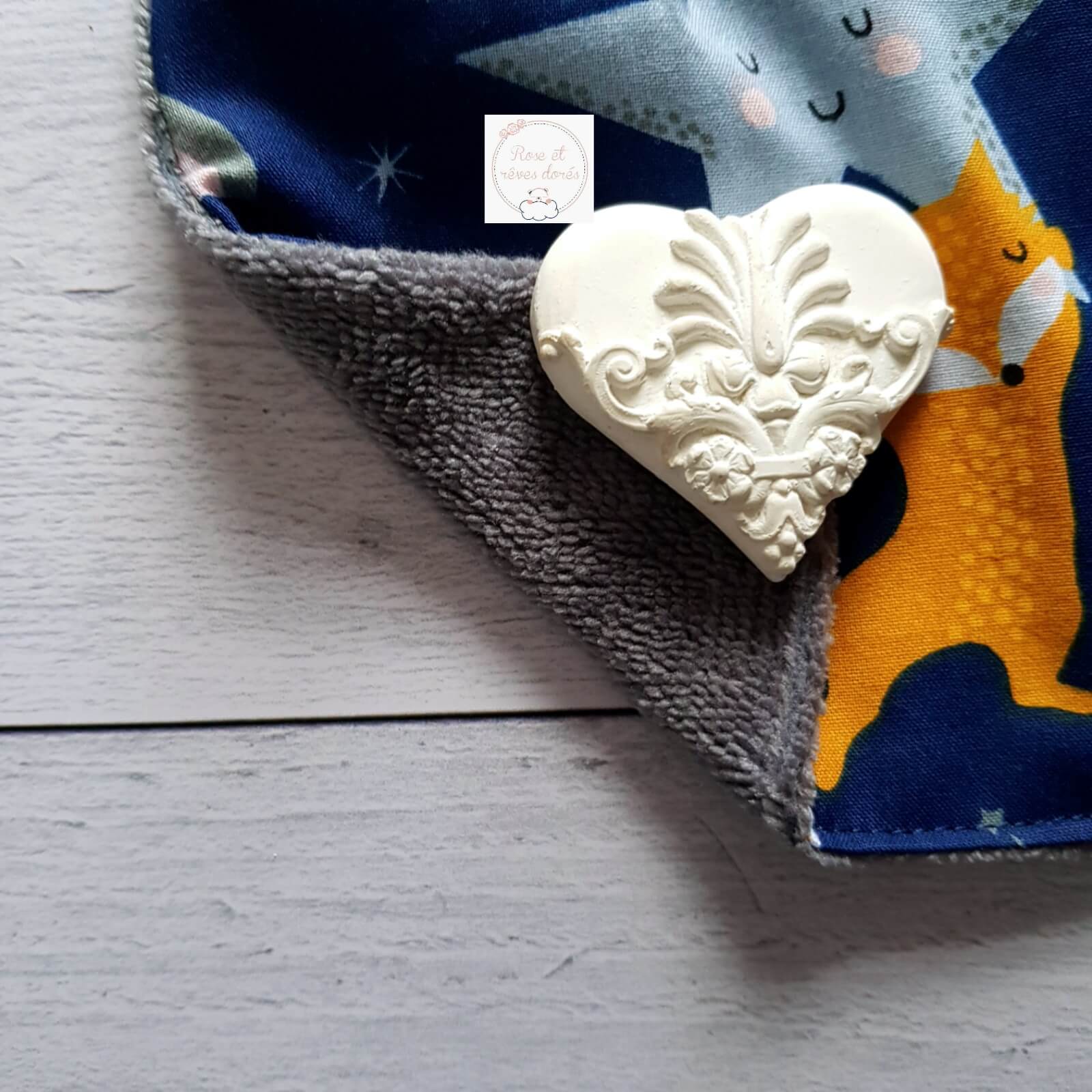 Rose et rêves dorés Bavoirs Bavoir pour bébé renard rêveur