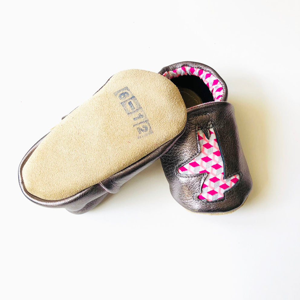 PIOLOU Les Chaussons en cuir Chaussons bébé cuir cuivré rose motifs graphiques roses et argentés 6-12 mois