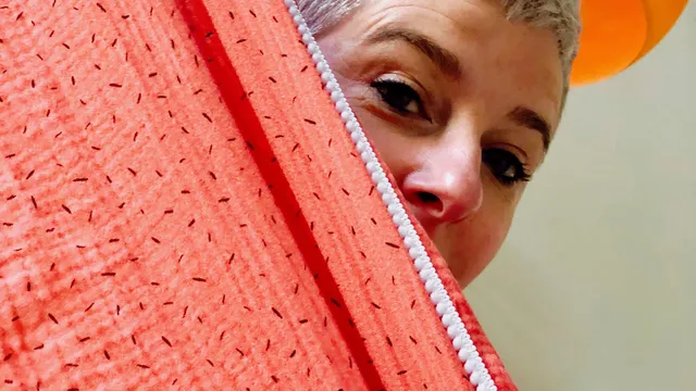 PIOLOU Le foulard Foulard double gaze de coton corail foulard pompons