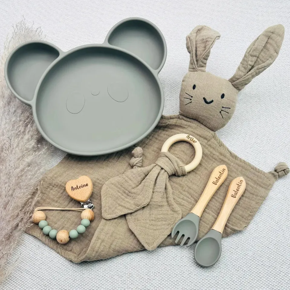 Baby-Crea Coffret repas bébé Assiette ourson et accessoires gravés vert olive