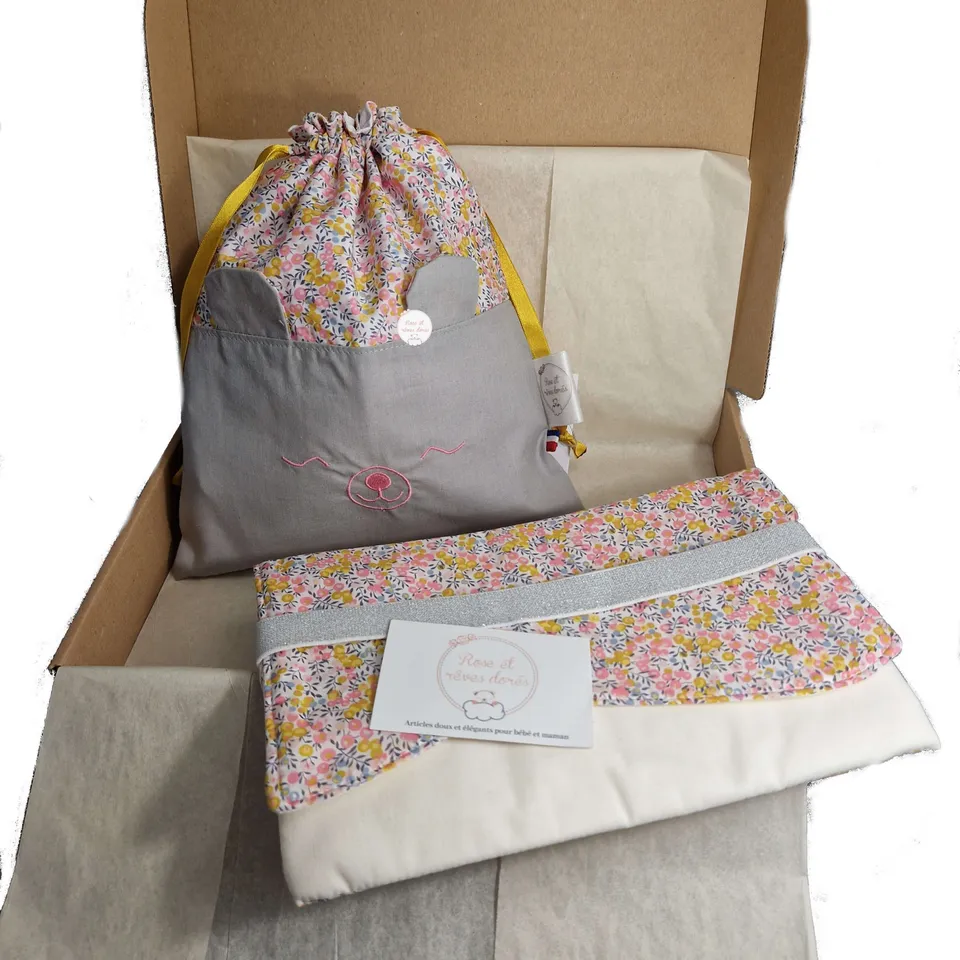 Rose et rêves dorés Coffrets cadeaux Coffret cadeau Jasmin pochon et pochette carnet de santé
