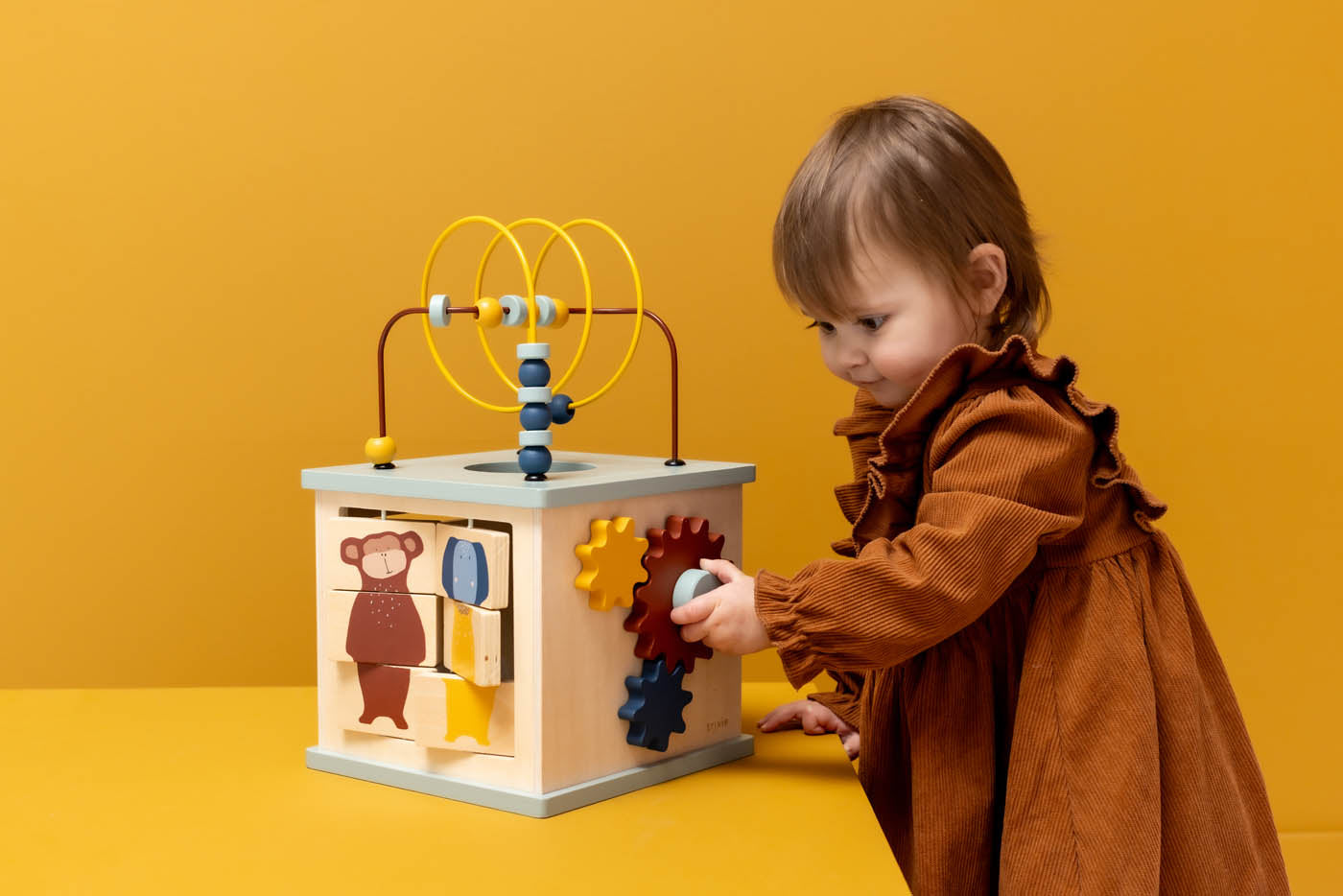 Trixie Baby Jouets d'activités cube d'activités 5-en-1 en bois FSC
