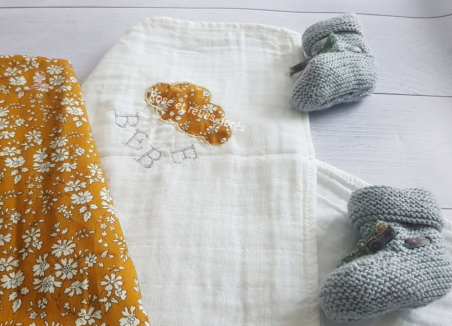 Rose et rêves dorés Créations sur-mesure Lange bébé personnalisé