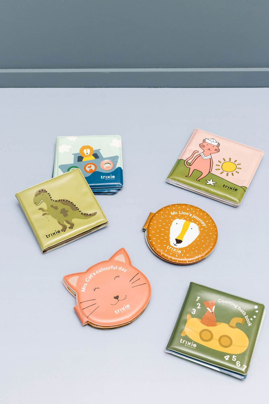 Trixie Baby Jeux, puzzles & livres Livre de bain Les aventures de Mr. Dino dans la boue