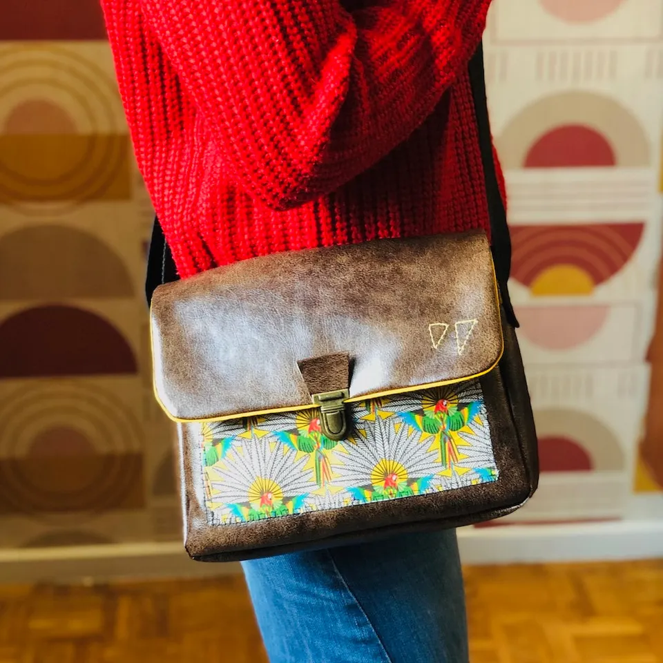 PIOLOU Le Sac Sac besace marron en simili cuir