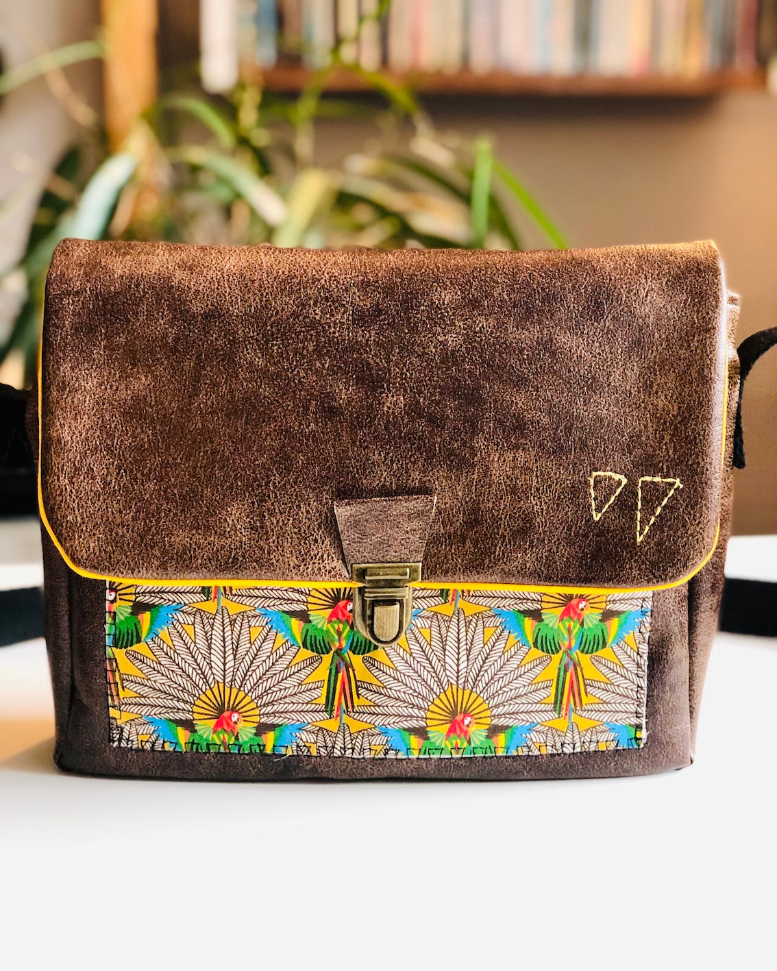 PIOLOU Le Sac Sac besace marron en simili cuir