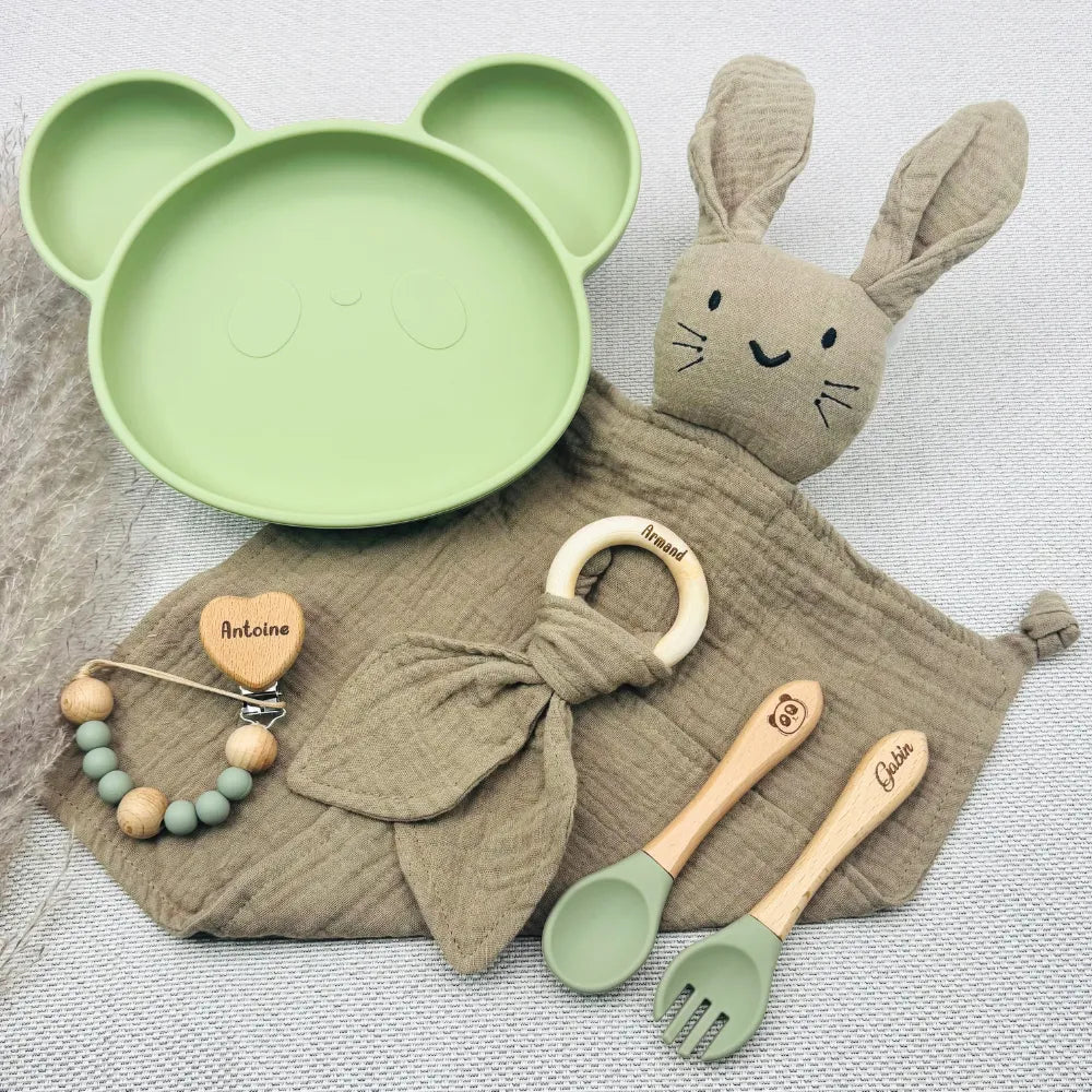 Baby-Crea Coffret repas bébé Assiette ourson et accessoires gravés vert olive