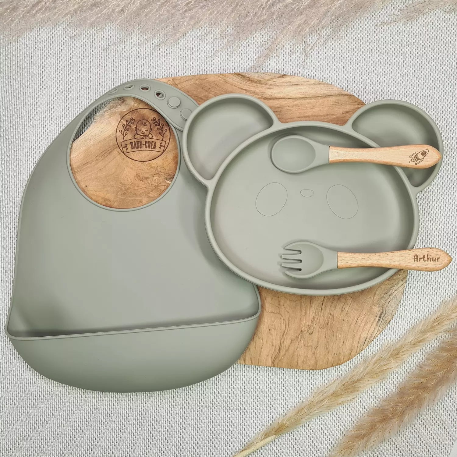 Baby-Crea Coffret repas bébé Assiette Panda personnalisé vert olive
