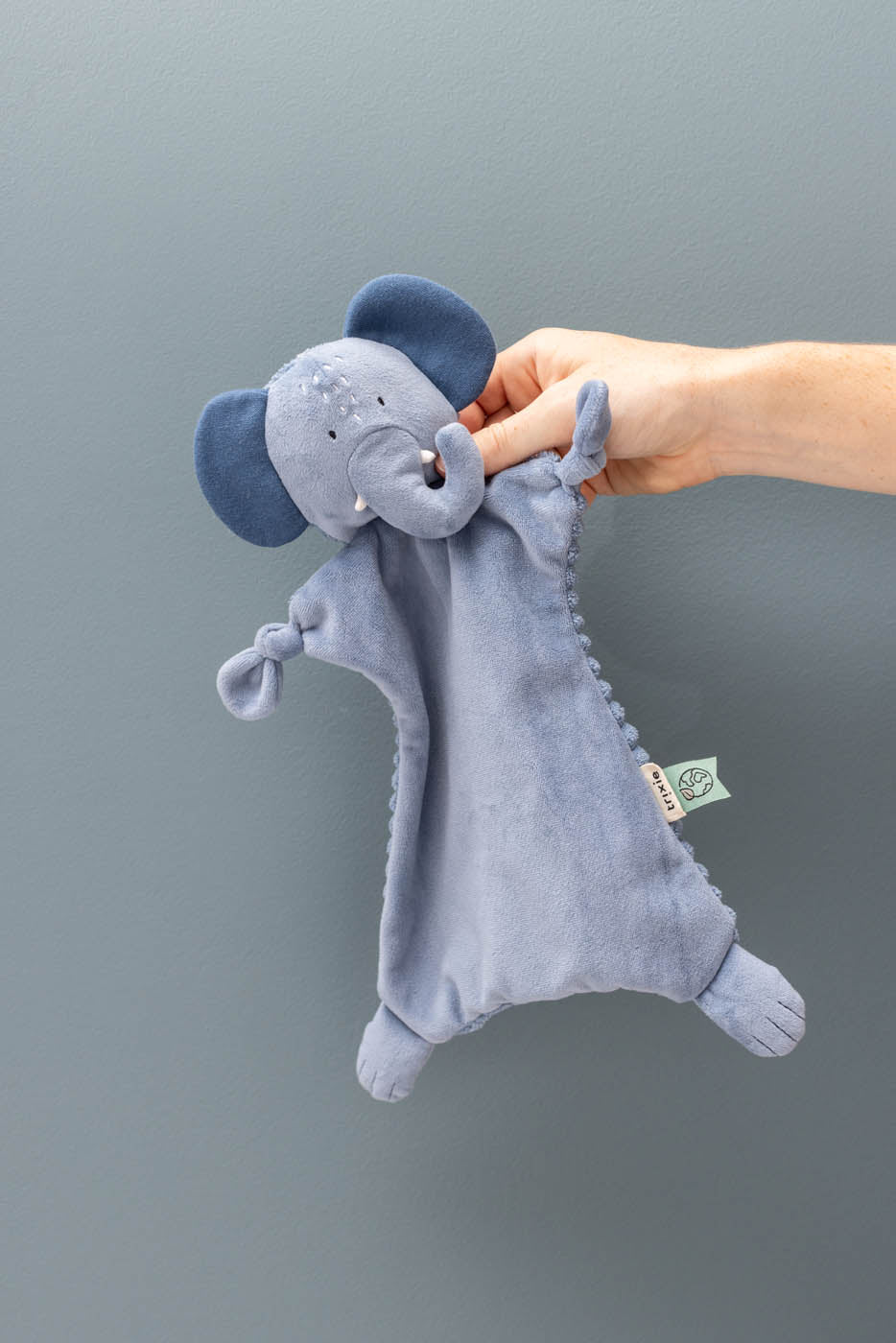 Trixie Baby Premiers jouets Doudou Mrs. Elephant attache-tétine