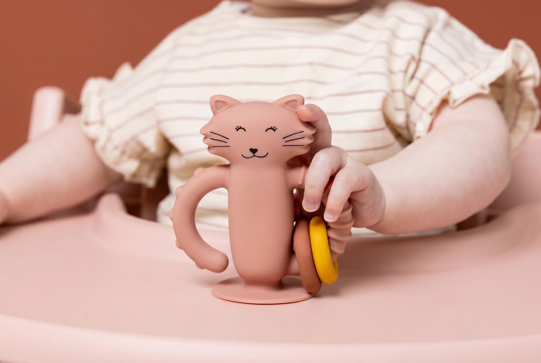 Trixie Baby Jouets sensoriels Jouet sensoriel en silicone avec ventouse Mrs. Cat
