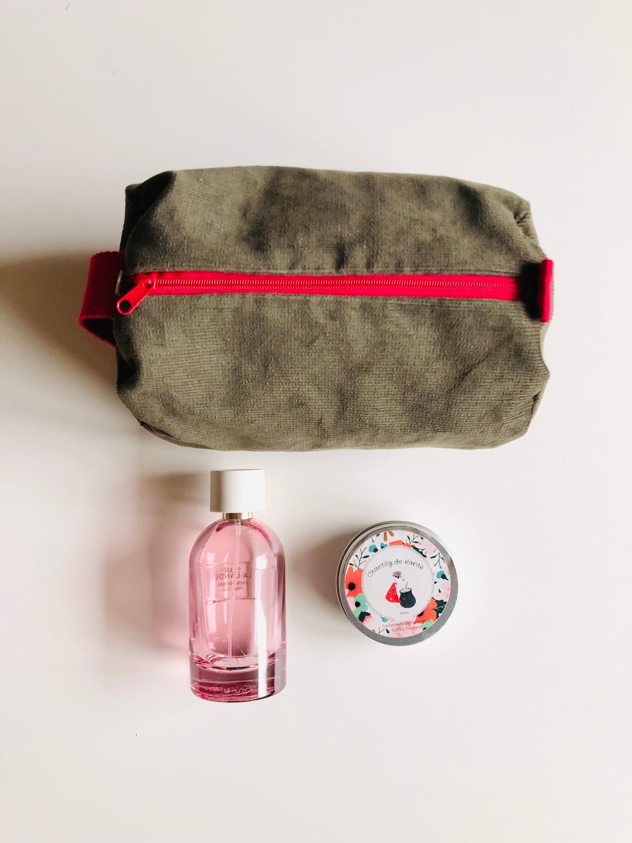 PIOLOU La Trousse de Toilette Trousse de toilette en velours kaki et rouge PM 20 x 12 cm
