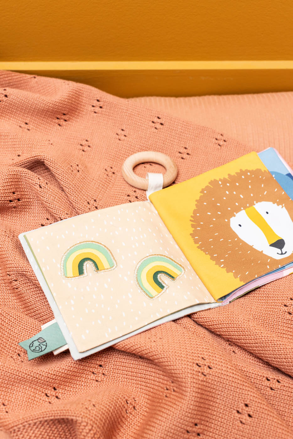 Trixie Baby Jeux, puzzles & livres Livre crépitant 4 animaux tissu sensoriel