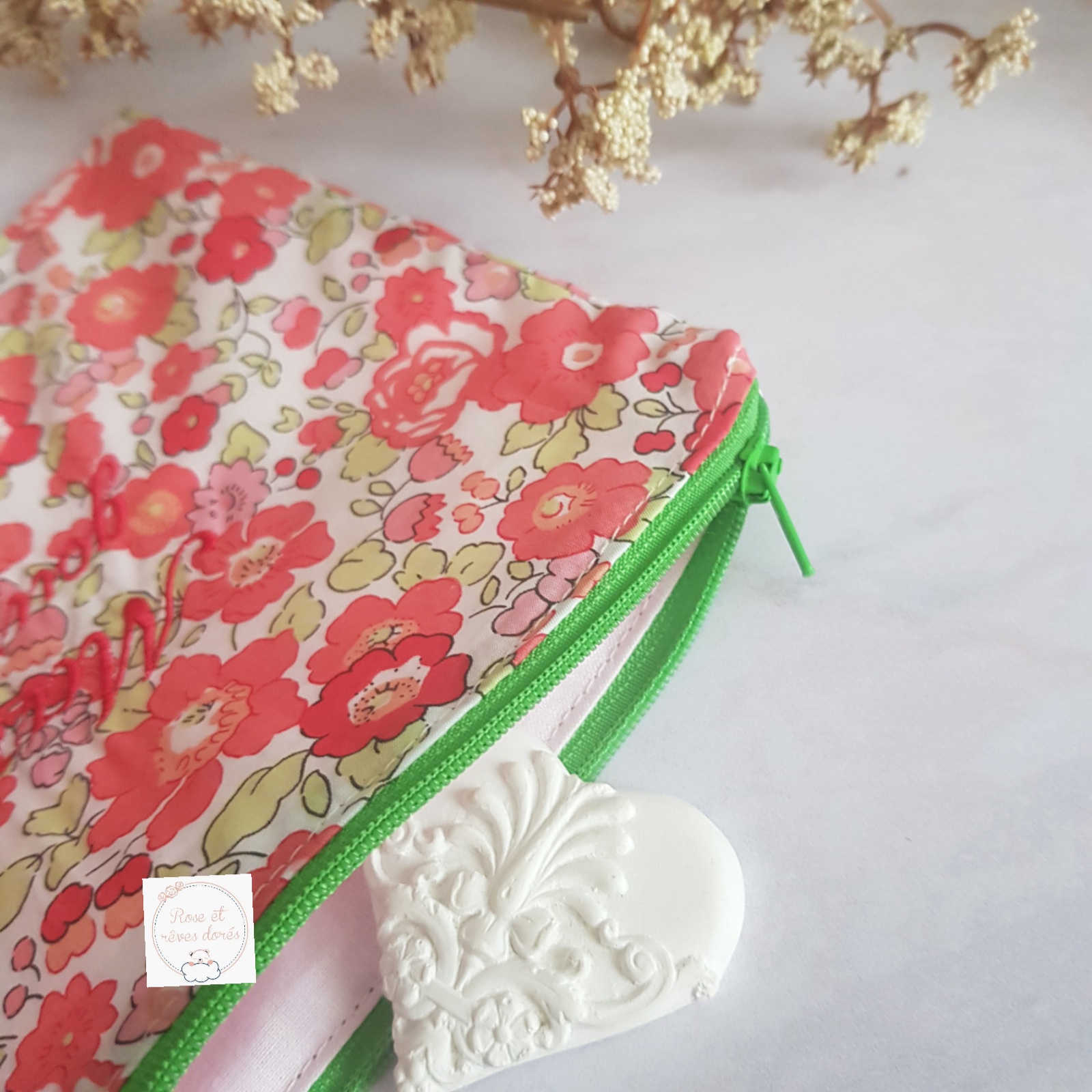 Rose et rêves dorés Pochette Maman gourmande en coton brodé
