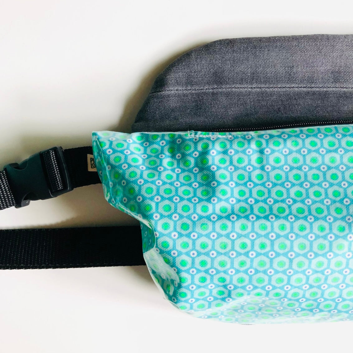 PIOLOU Le Sac Banane PM sac banane vert d’eau enduit