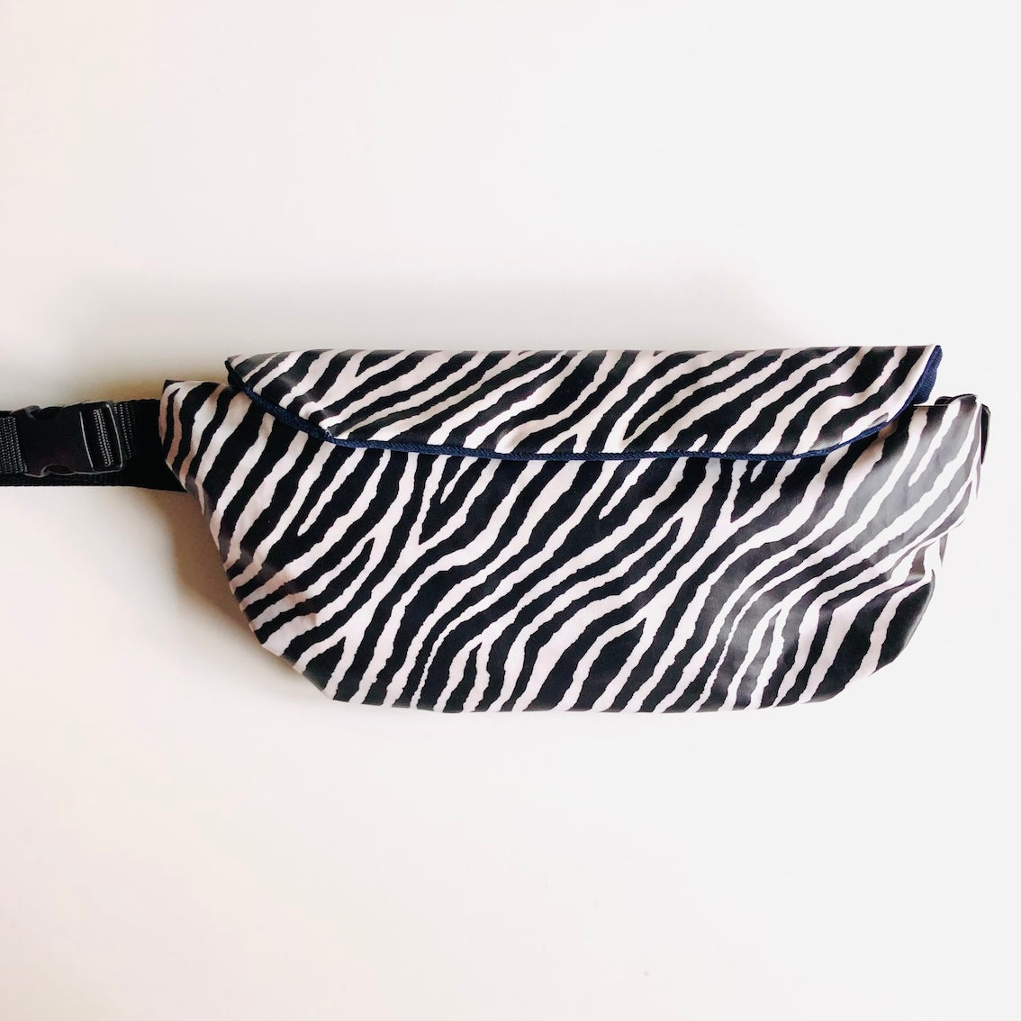 PIOLOU Le Sac Banane La banane enduite zèbre sac banane PM