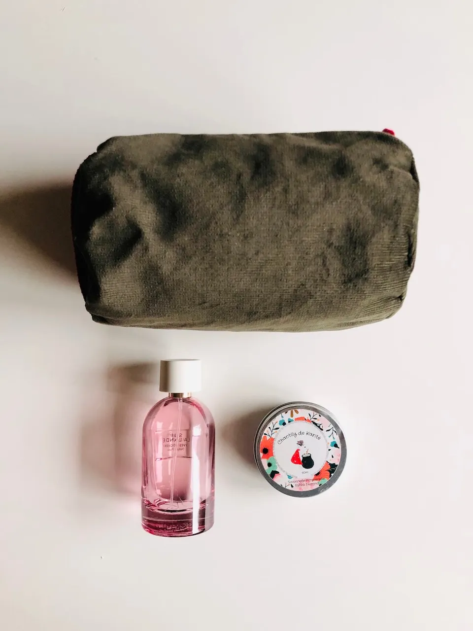 PIOLOU La Trousse de Toilette Trousse de toilette en velours kaki et rouge PM 20 x 12 cm