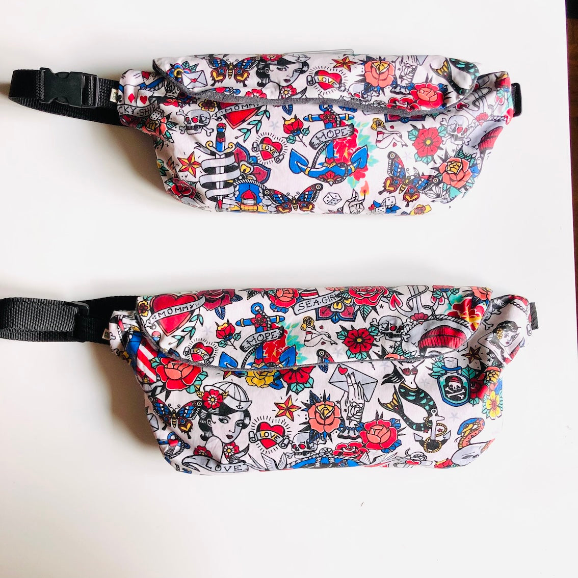 PIOLOU Le Sac Banane La banane enduite blanche tatoo PM