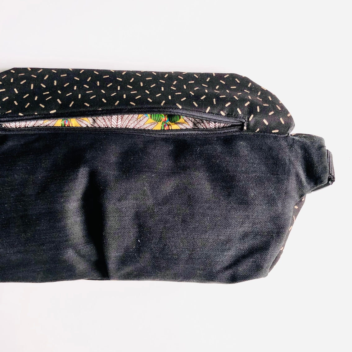 PIOLOU Le Sac Banane La banane enduite noire dorée PM