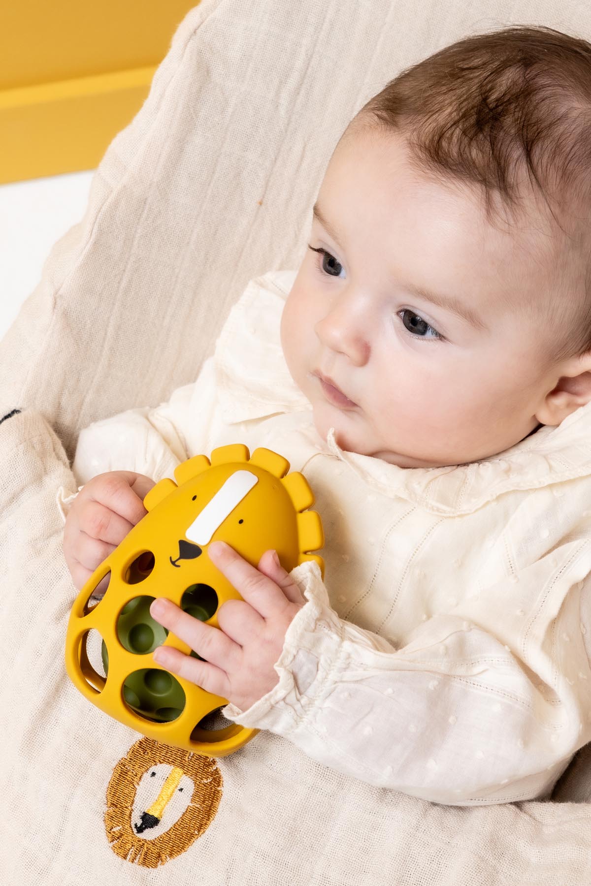 Trixie Baby Jouets sensoriels Hochet sensoriel en silicone Mr. Lion