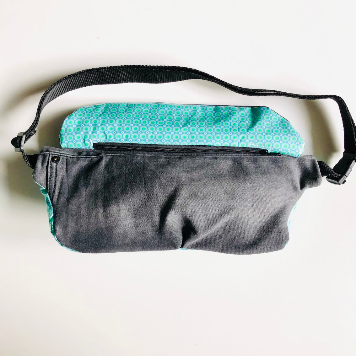 PIOLOU Le Sac Banane PM sac banane vert d’eau enduit