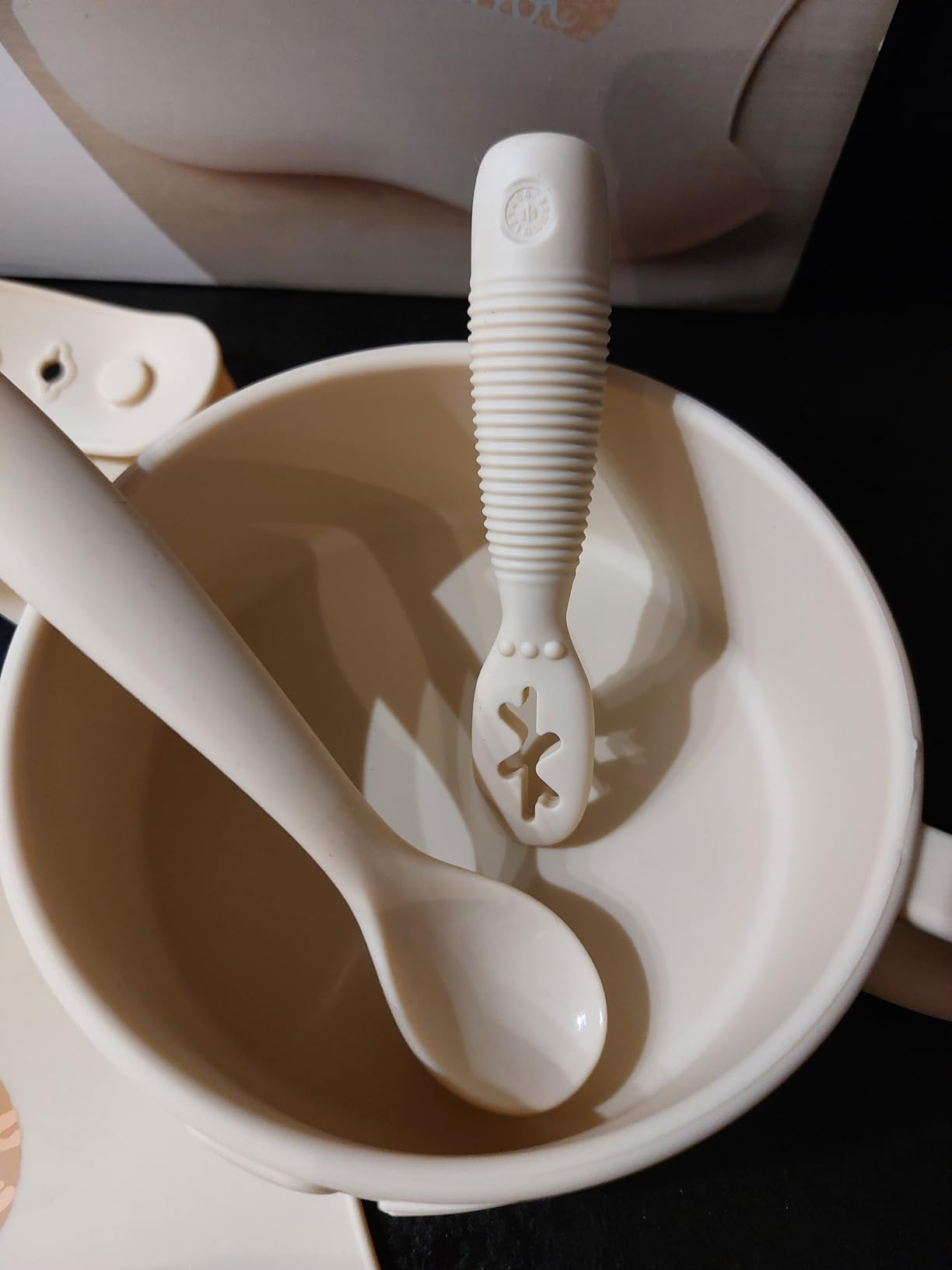 Babymoov coffret premiers repas bébé en silicone Mini Roar beige