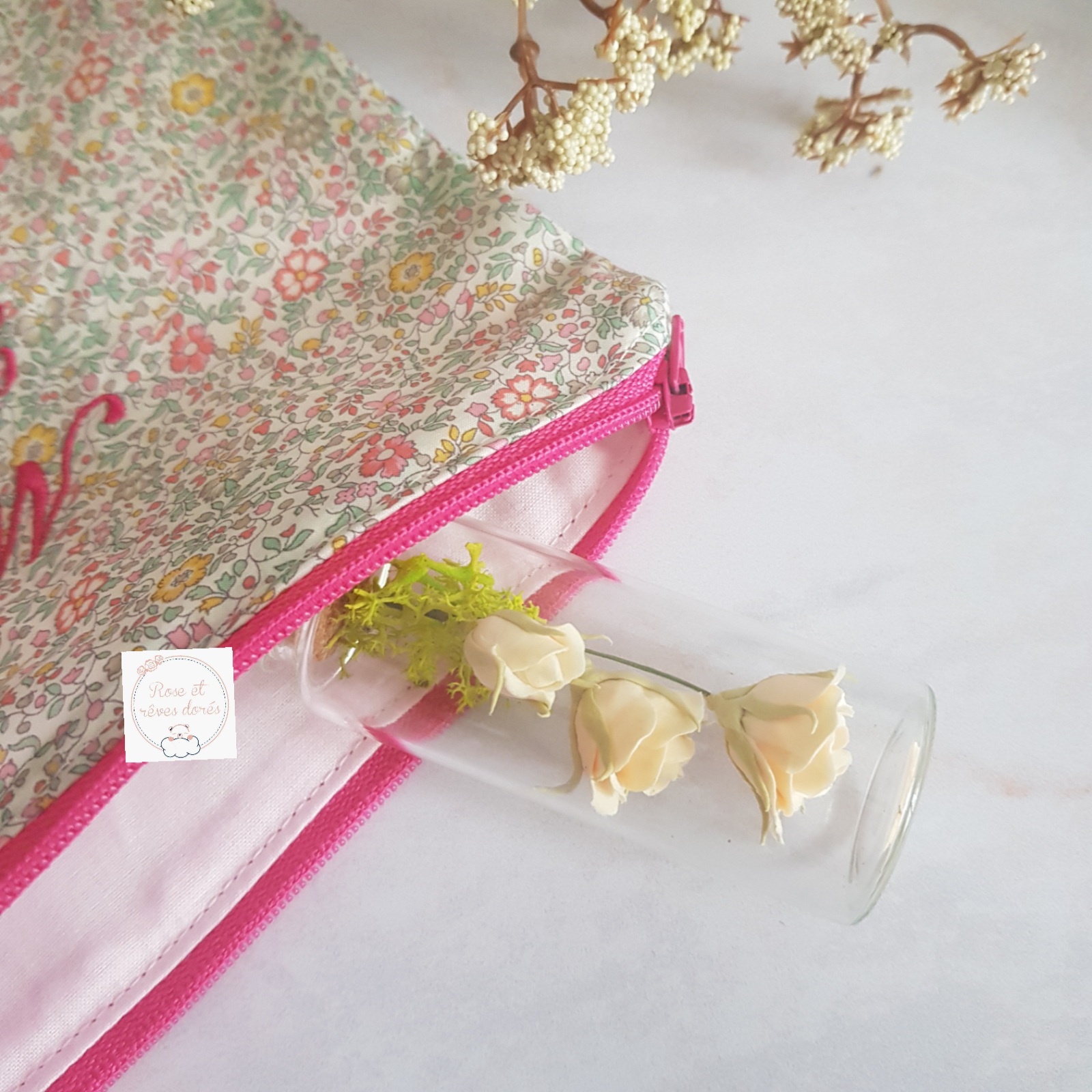 Rose et rêves dorés Pochettes et trousses diverses Maman gourmande pochette coton brodée