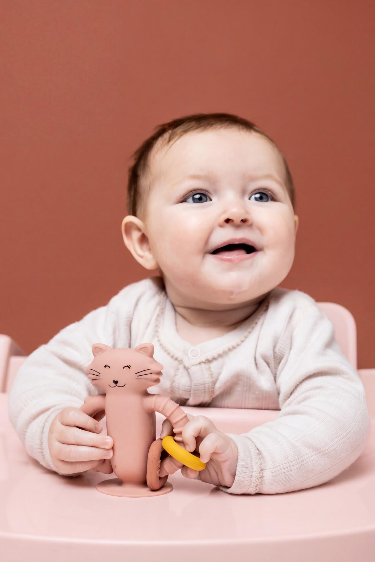 Trixie Baby Jouets sensoriels Jouet sensoriel en silicone avec ventouse Mrs. Cat
