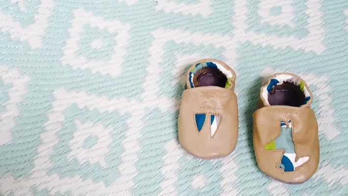 PIOLOU Les Chaussons en cuir chaussons bébé beige motifs bleu-vert 6-12 mois