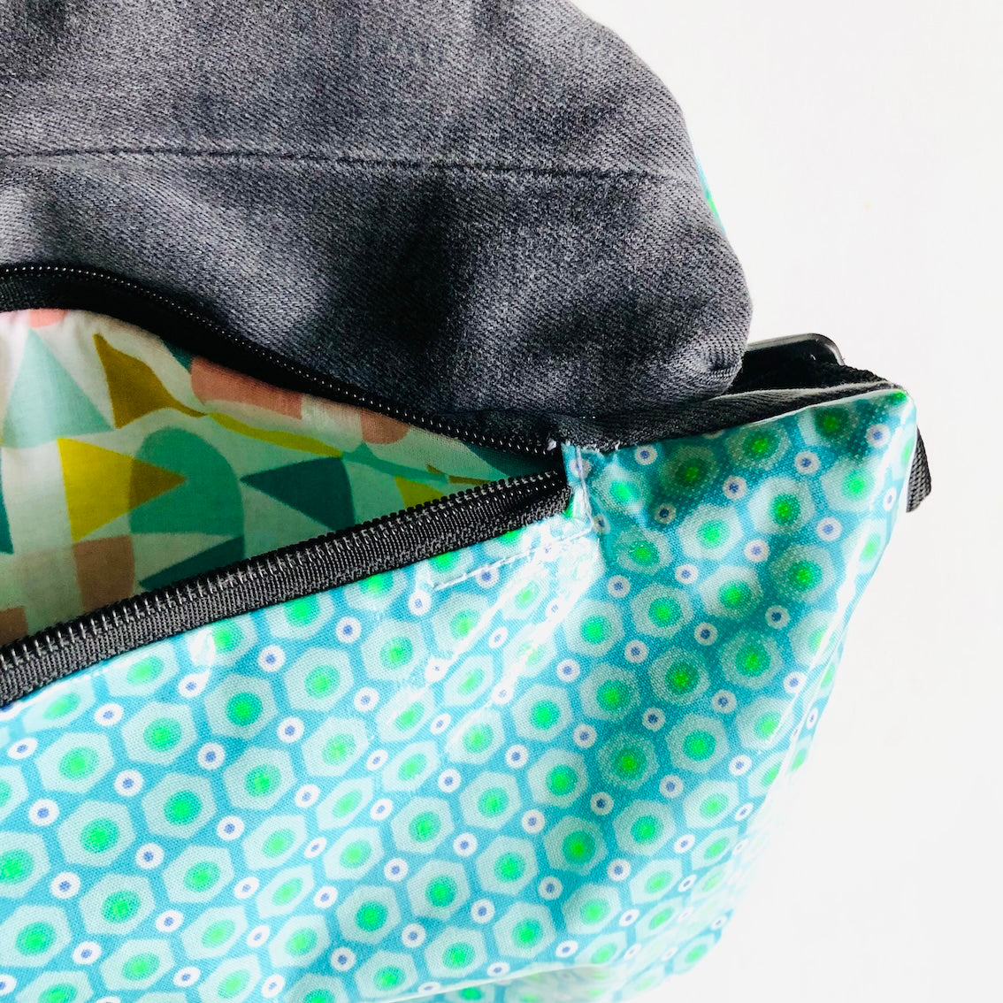 PIOLOU Le Sac Banane PM sac banane vert d’eau enduit