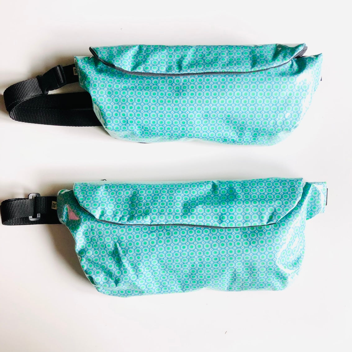 PIOLOU Le Sac Banane PM sac banane vert d’eau enduit