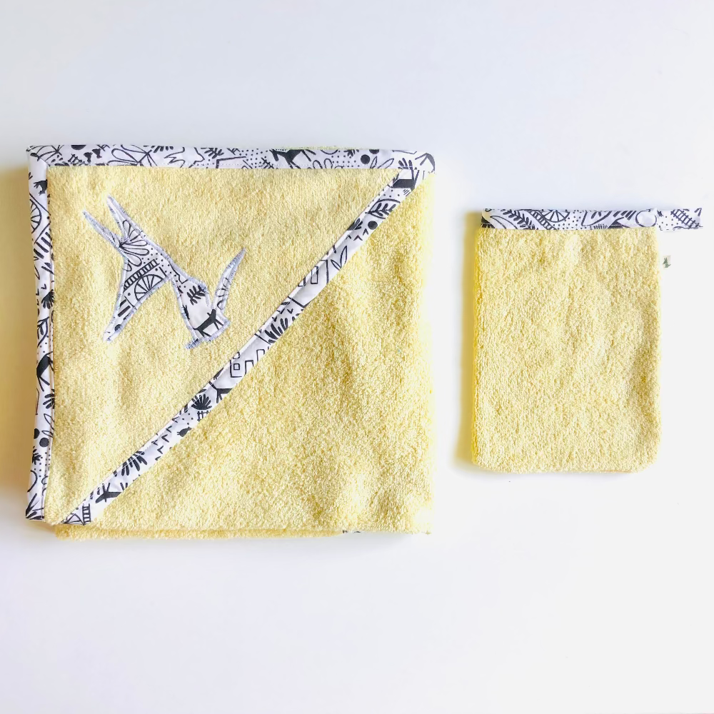 PIOLOU La Cape de bain éponge jaune anis motifs noir et blancs