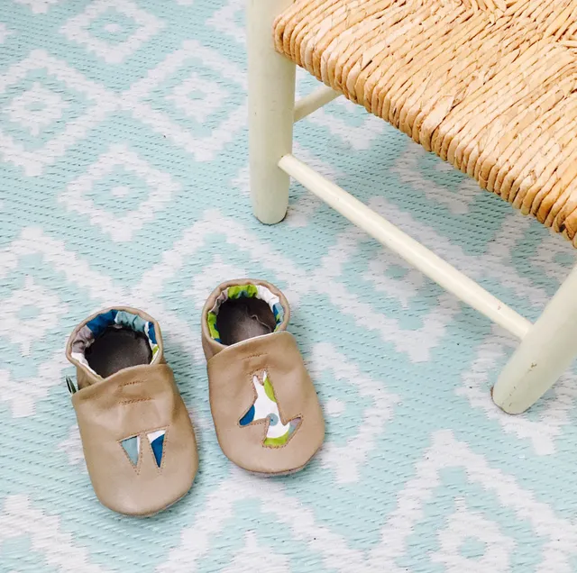 PIOLOU Les Chaussons en cuir chaussons bébé beige motifs bleu-vert 6-12 mois