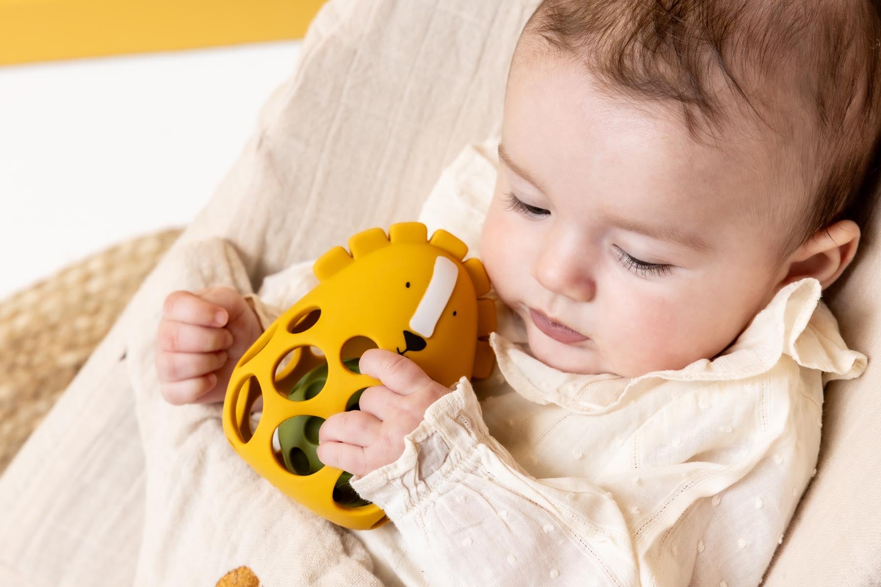 Trixie Baby Jouets sensoriels Hochet sensoriel en silicone Mr. Lion