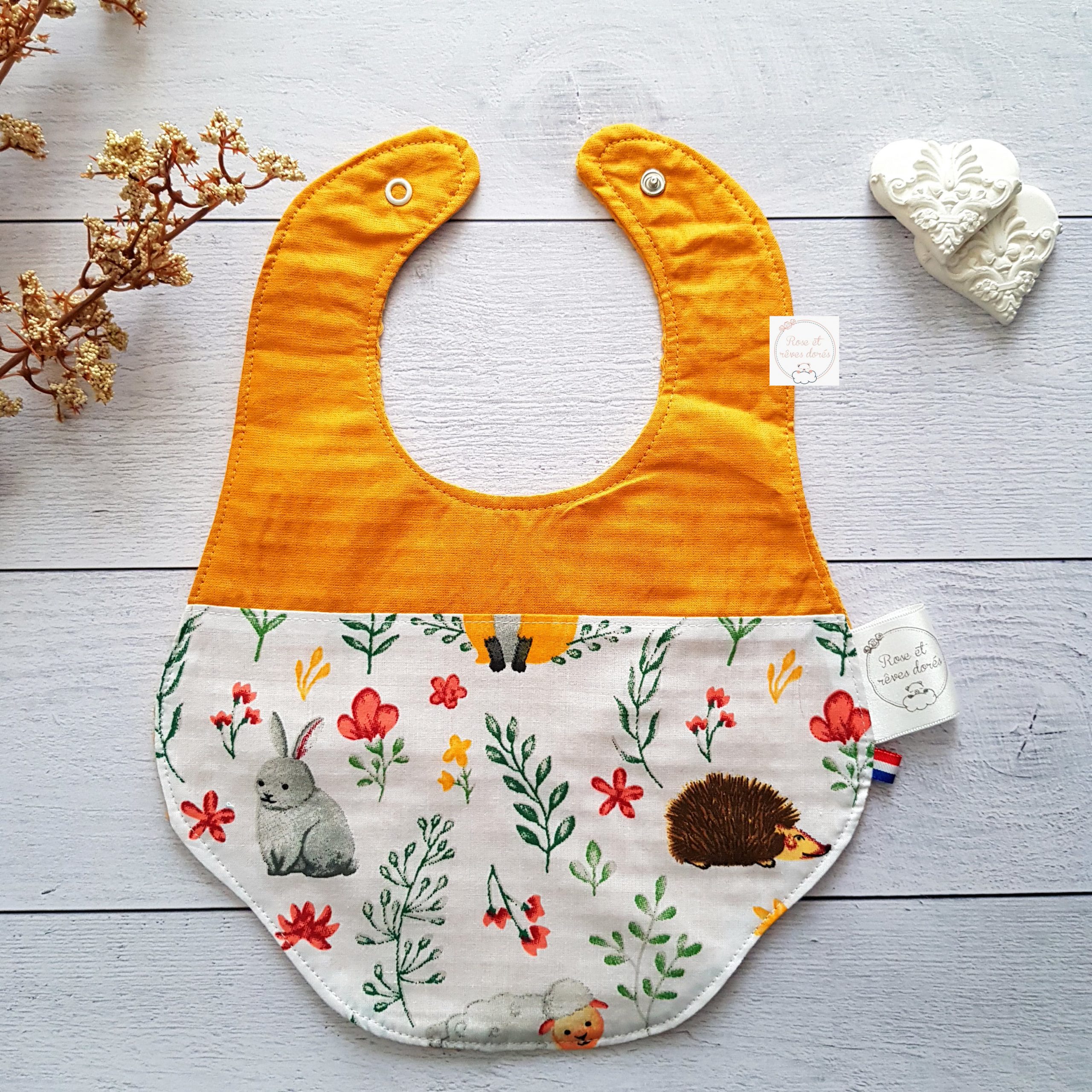 Rose et rêves dorés Bavoir pour bébé Petits Animaux en coton moutarde
