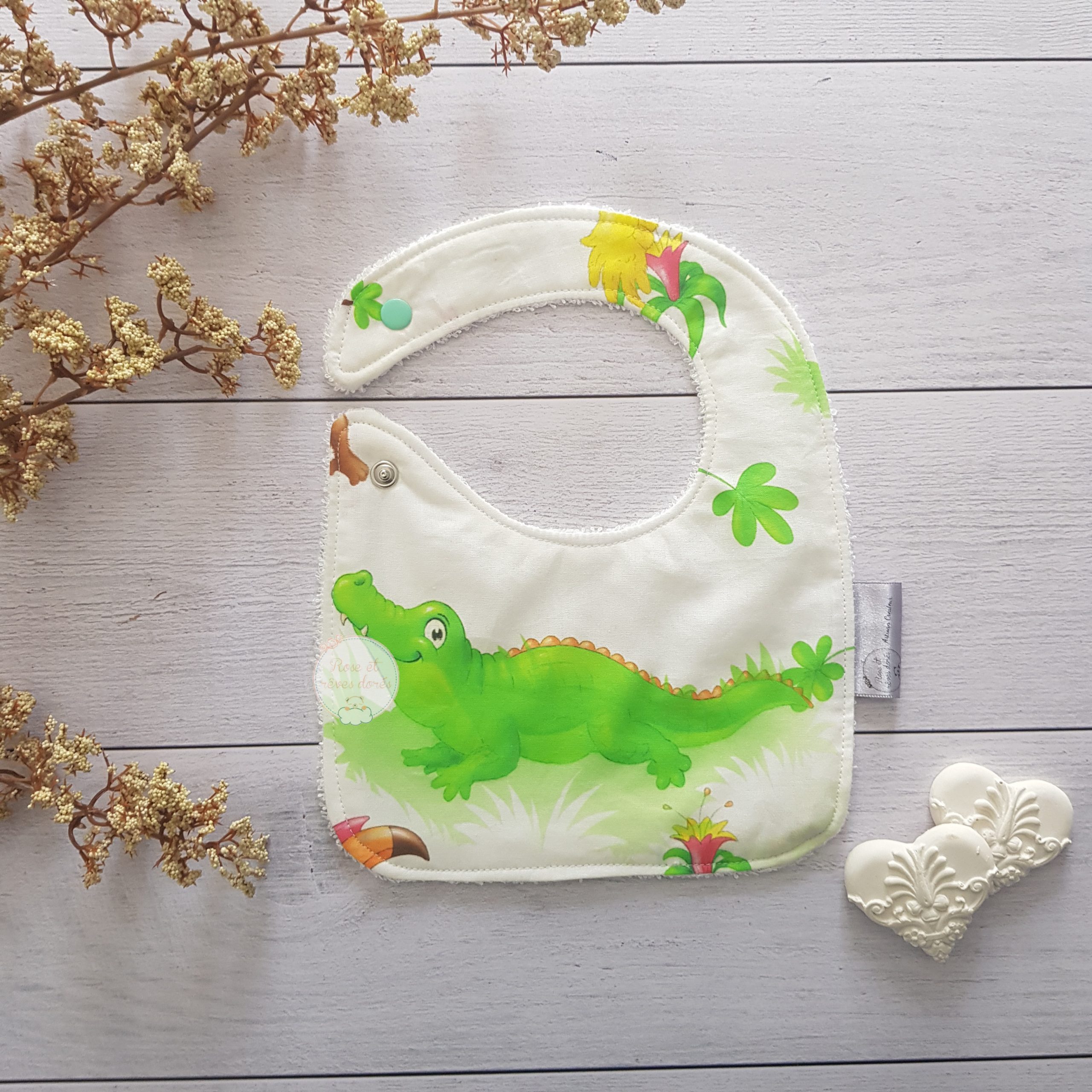 Rose et rêves dorés bavoir bébé petit crocodile coton bambou