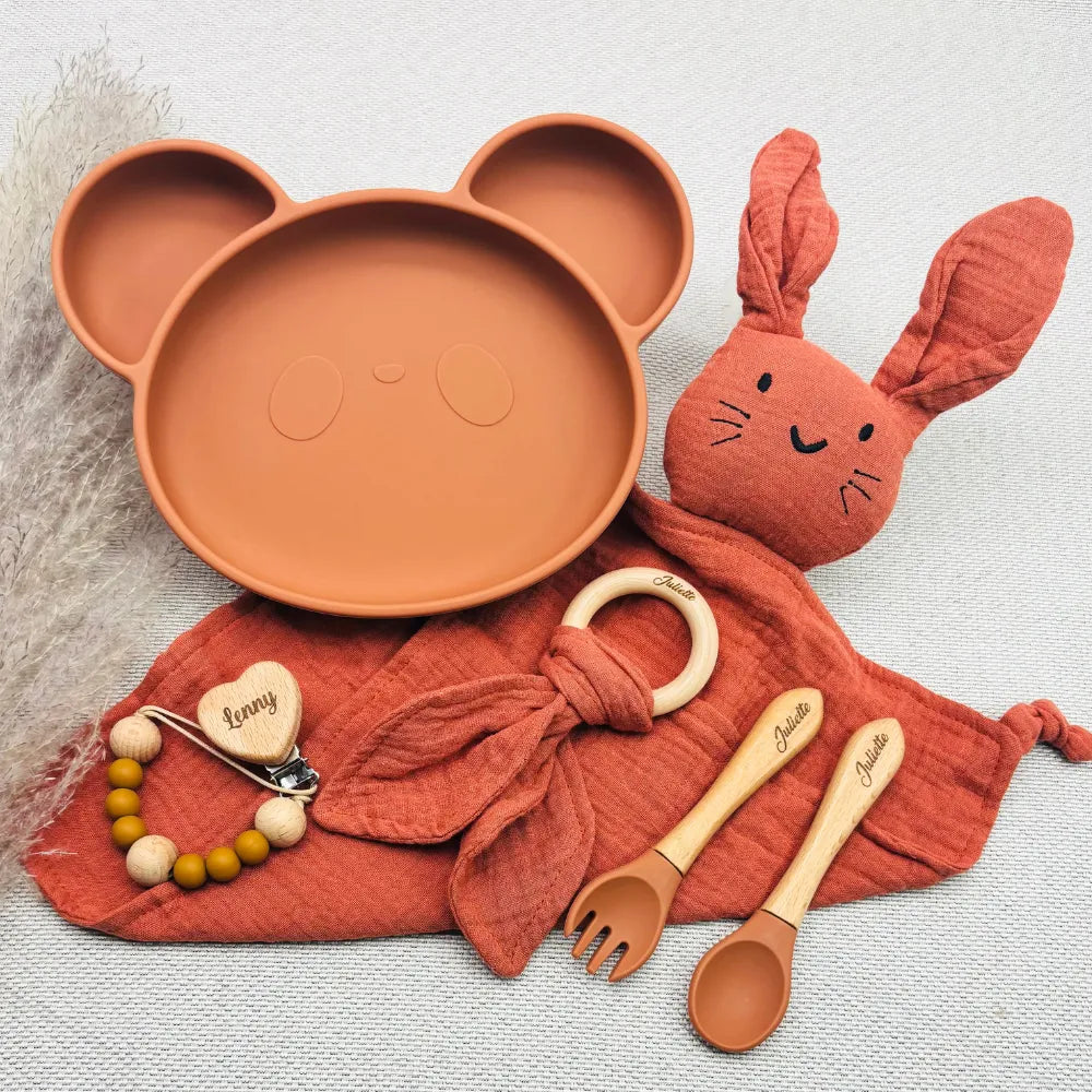 Baby-Crea Coffret repas bébé Assiette ourson et accessoires gravés vert olive