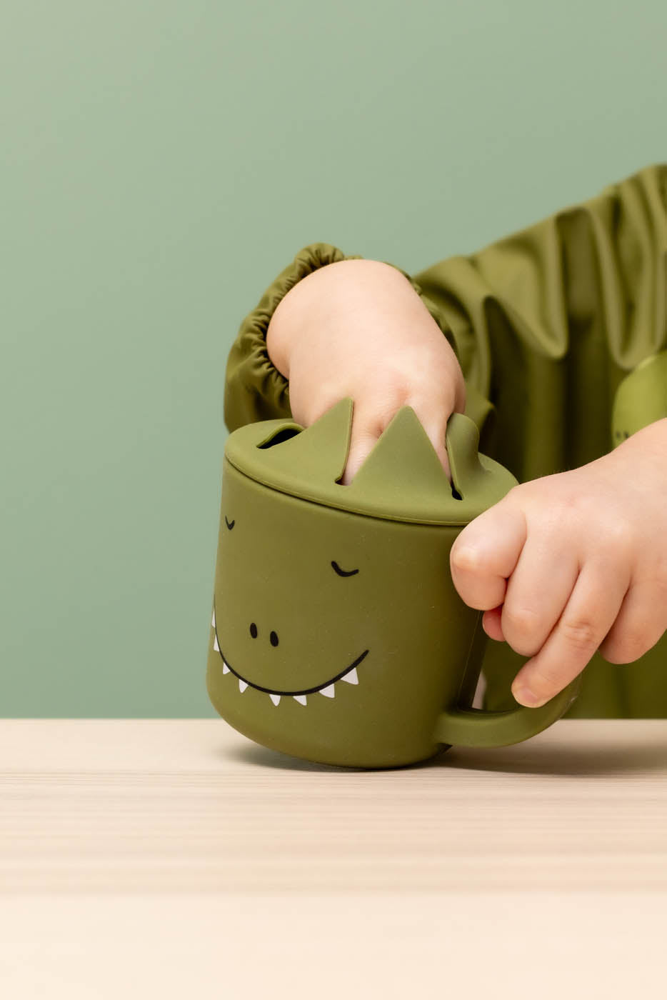Trixie Baby Tasses et gobelets Mr. Dino tasse à collation en silicone anti-goutte