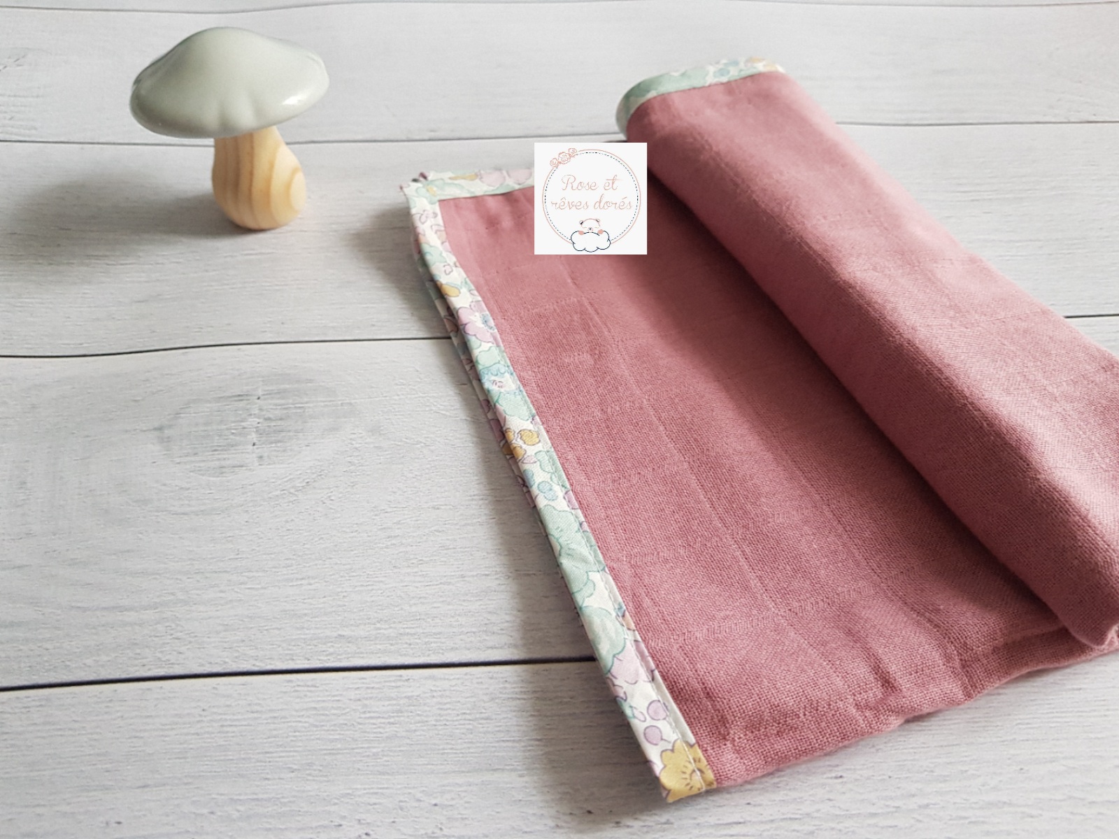 Rose et rêves dorés Créations sur-mesure Lange bébé personnalisé
