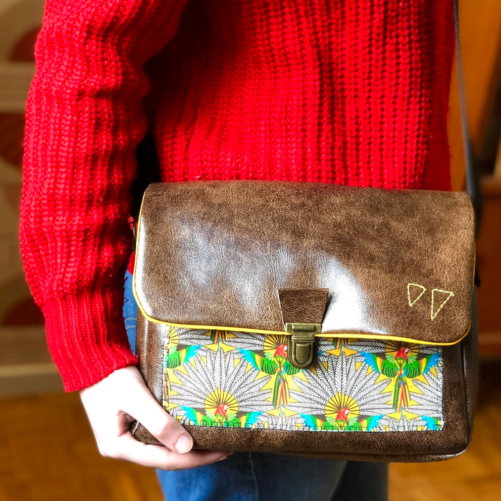PIOLOU Le Sac Sac besace marron en simili cuir
