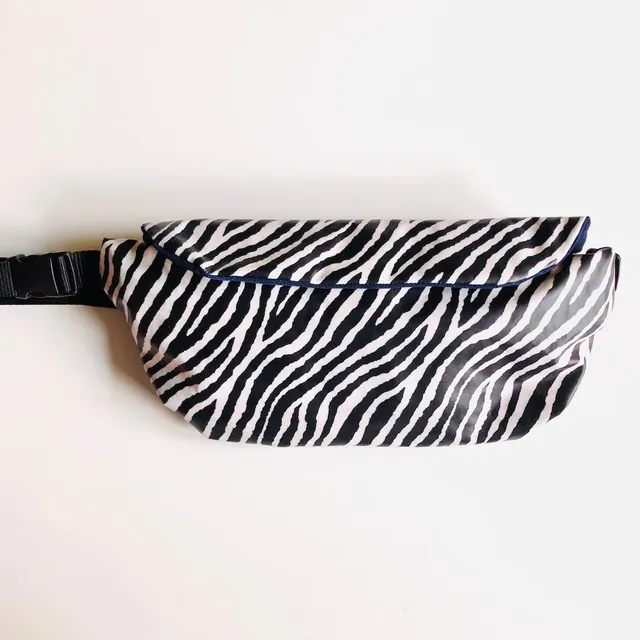 PIOLOU Le Sac Banane La banane enduite zèbre sac banane PM