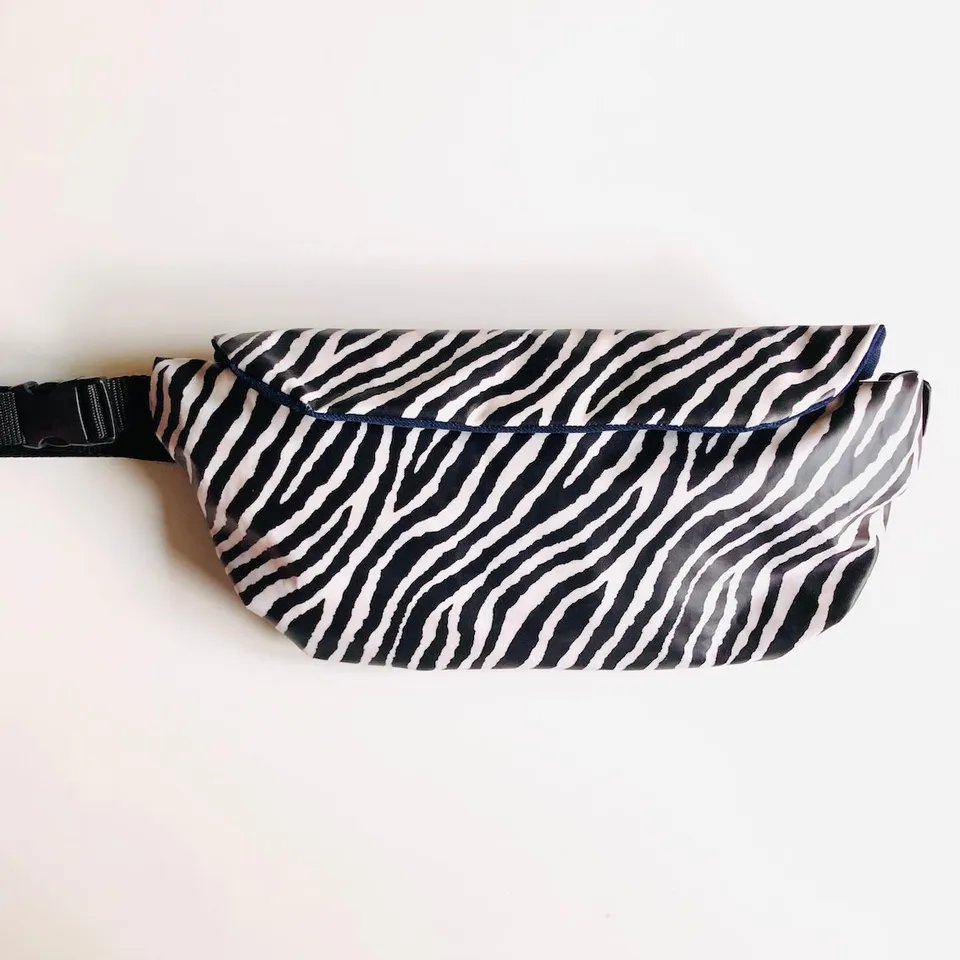 PIOLOU Le Sac Banane La banane enduite zèbre sac banane PM