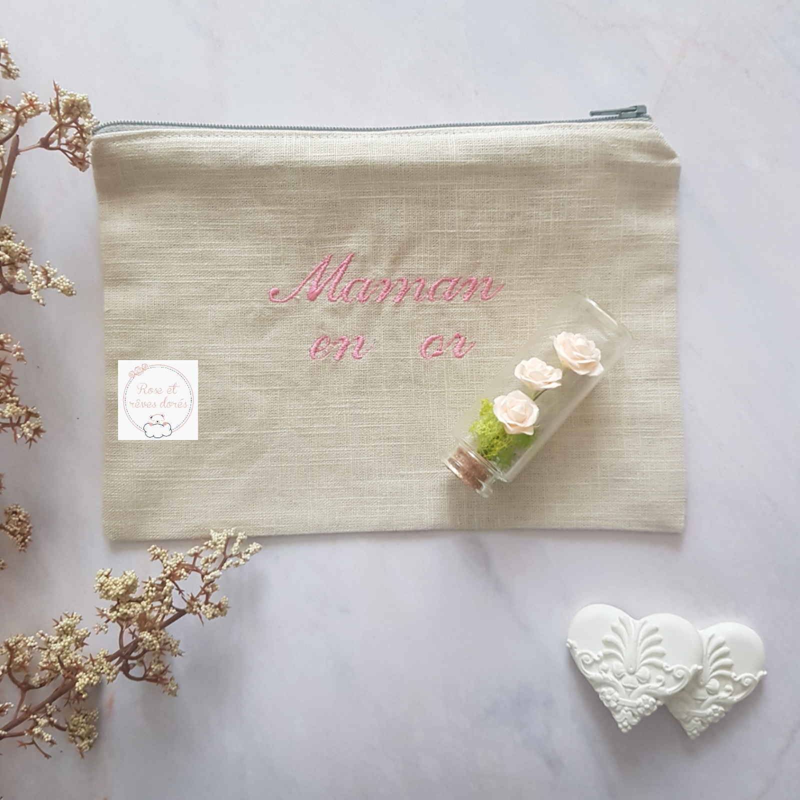 Rose et rêves dorés Pochettes et trousses diverses Pochette Maman en or brodée en lin