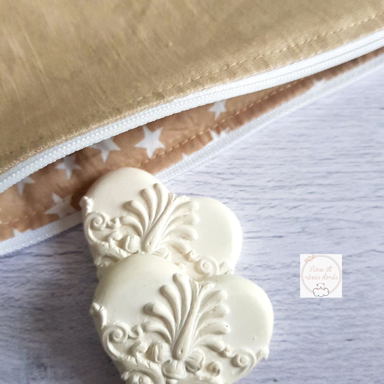 Rose et rêves dorés Pochettes et trousses diverses Pochette brodée Maman d’amour