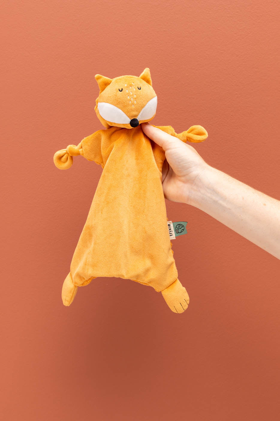Trixie Baby Premiers jouets Doudou Mr. Fox avec attache tétine
