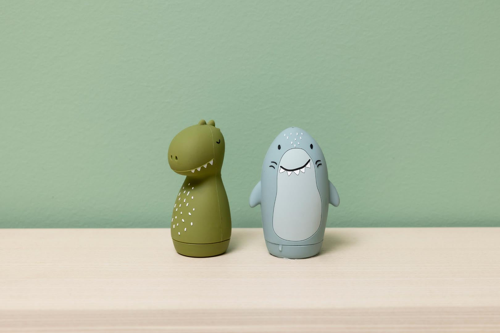 Trixie Baby Jouets de bain Jouets de bain aspergeur Mr. Shark & Mr. Dino